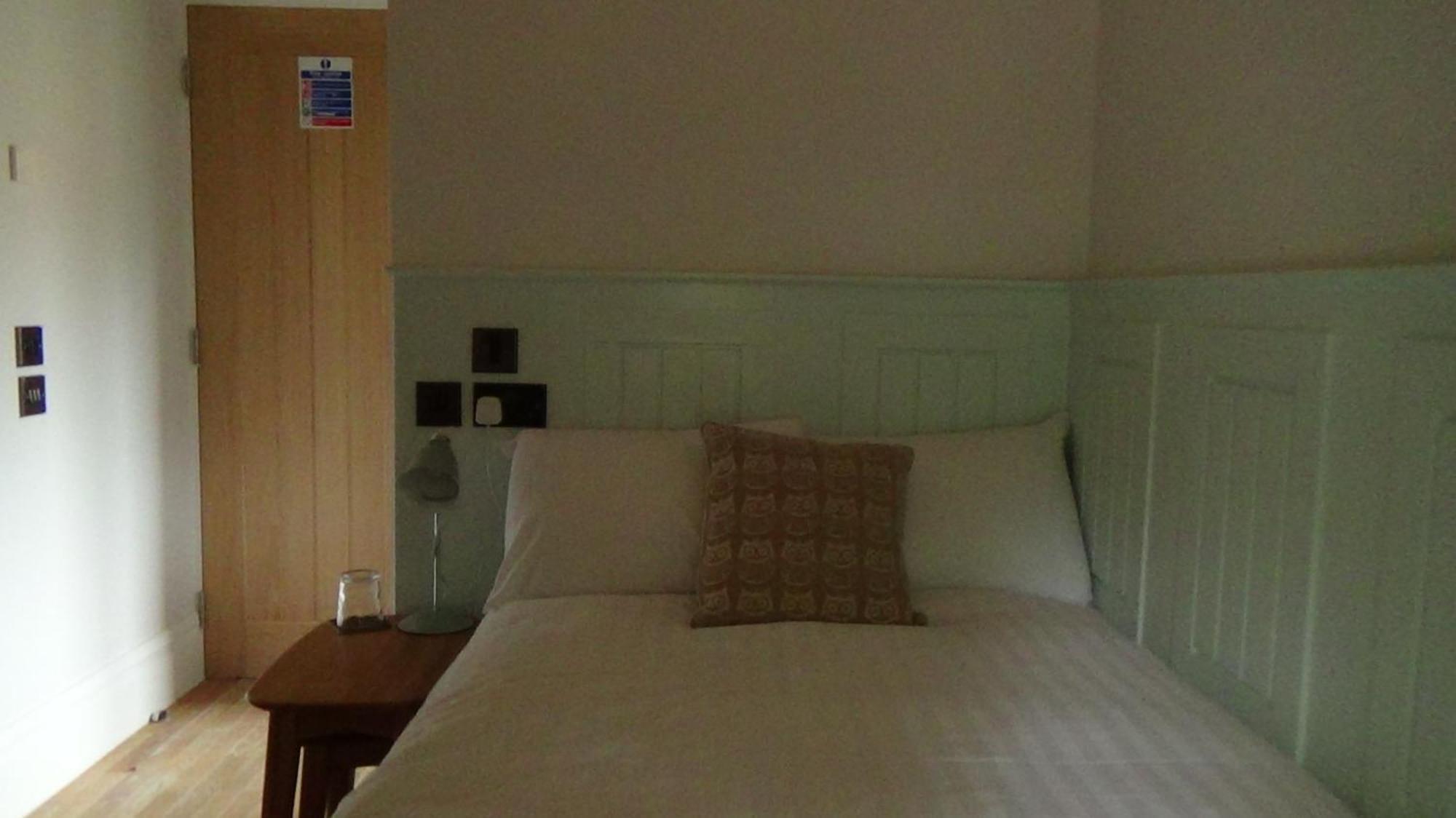 The Kingsley At Eversley Room photo