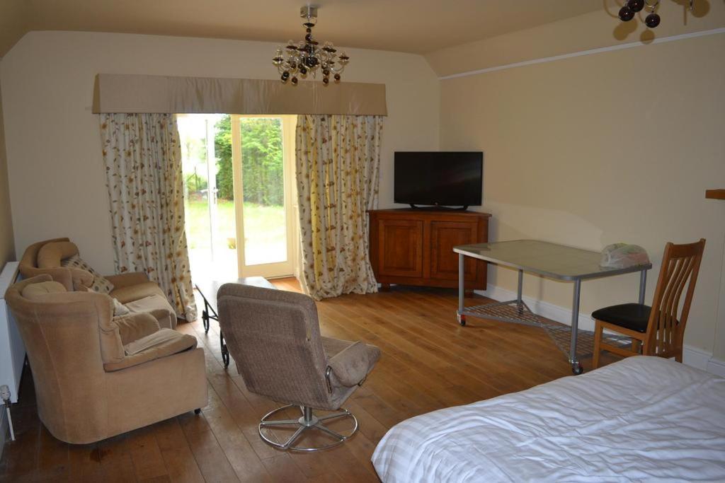 The Kingsley At Eversley Room photo